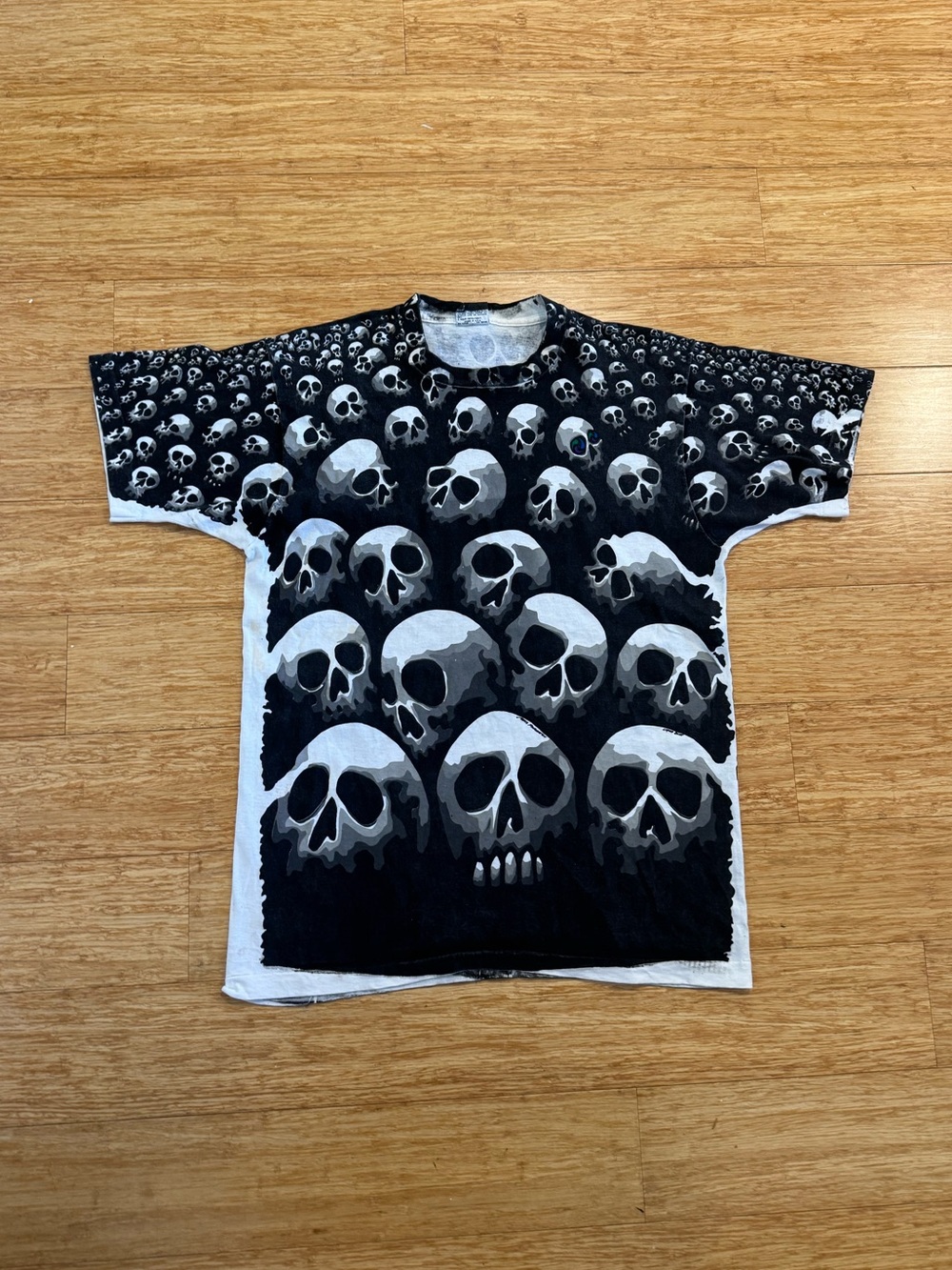 RARE Liquid Blue 1992 Chris Pinkerton Skullpile all over print graphic t-shirt